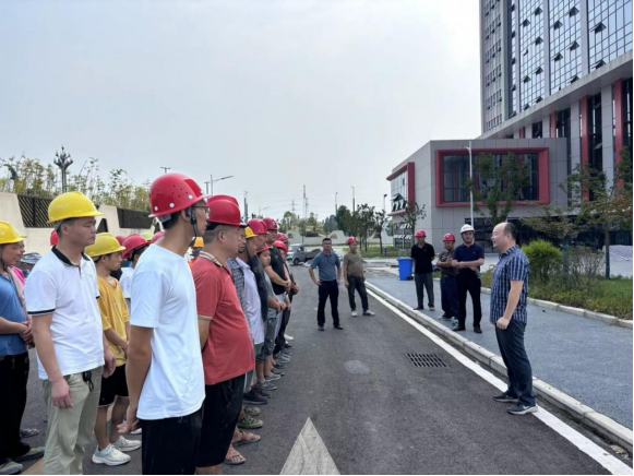 高溫送清涼  濃情在身邊——長江源公司開展送“清涼”慰問活動